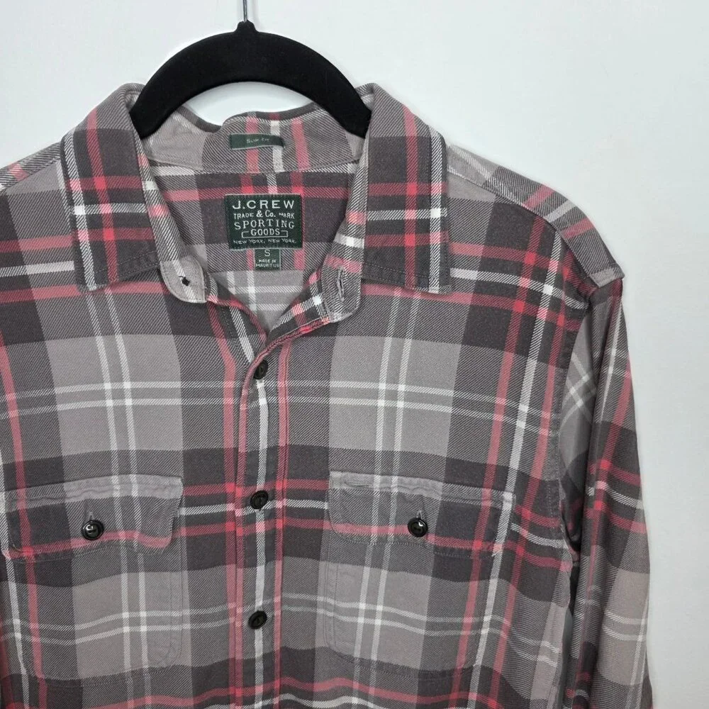 J. Crew Button Up Mens Small‎
